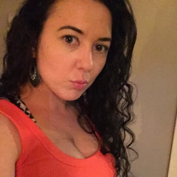 Meet your Posher, Danielle - Picture 1 of 1